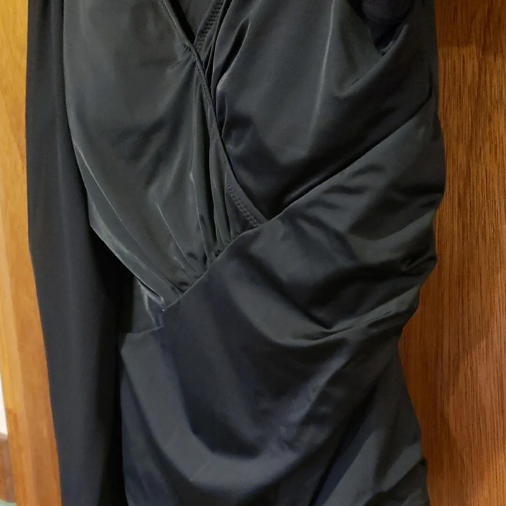 G by Giuliana Black Sheer Long-Sleeve V-Neck One-Piece Swimsuit - Picture 6 of 10